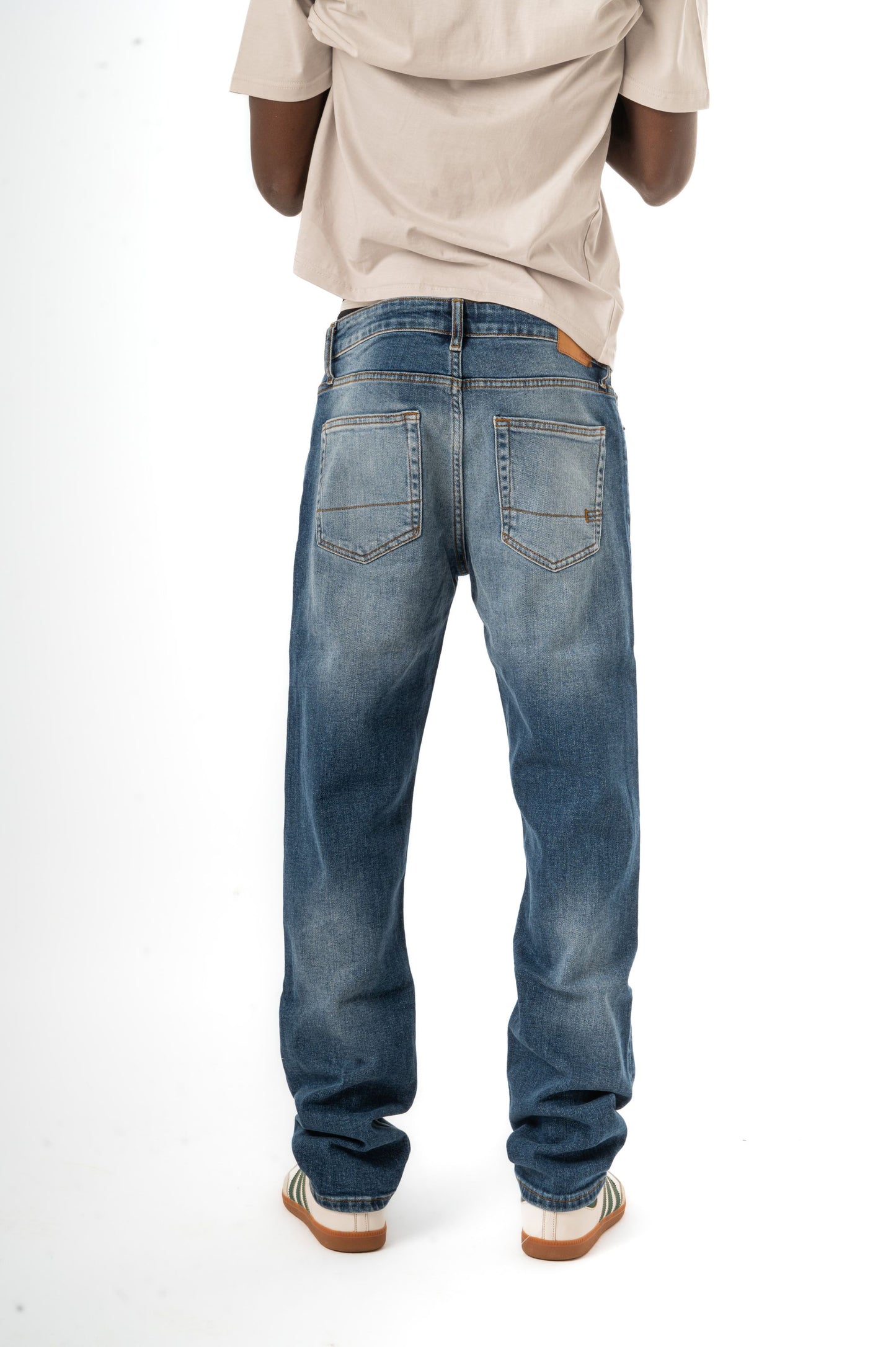 SLIM STRAIGHT AIR JEANS-LIGHT WASH