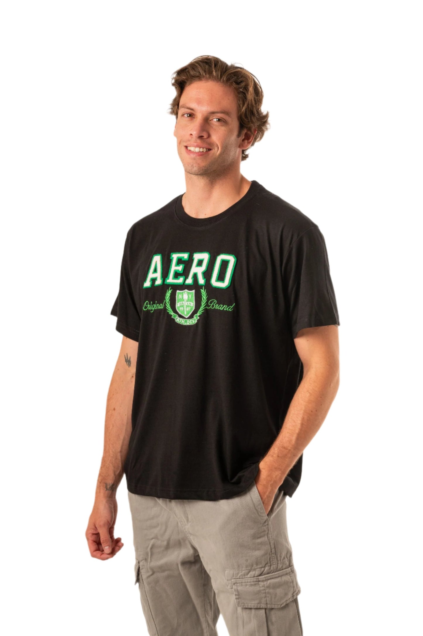 AERO ATHLETIC CREST DOUBLE TWILL APPLIQUÃ‰ GRAPHIC TEE-BLACK