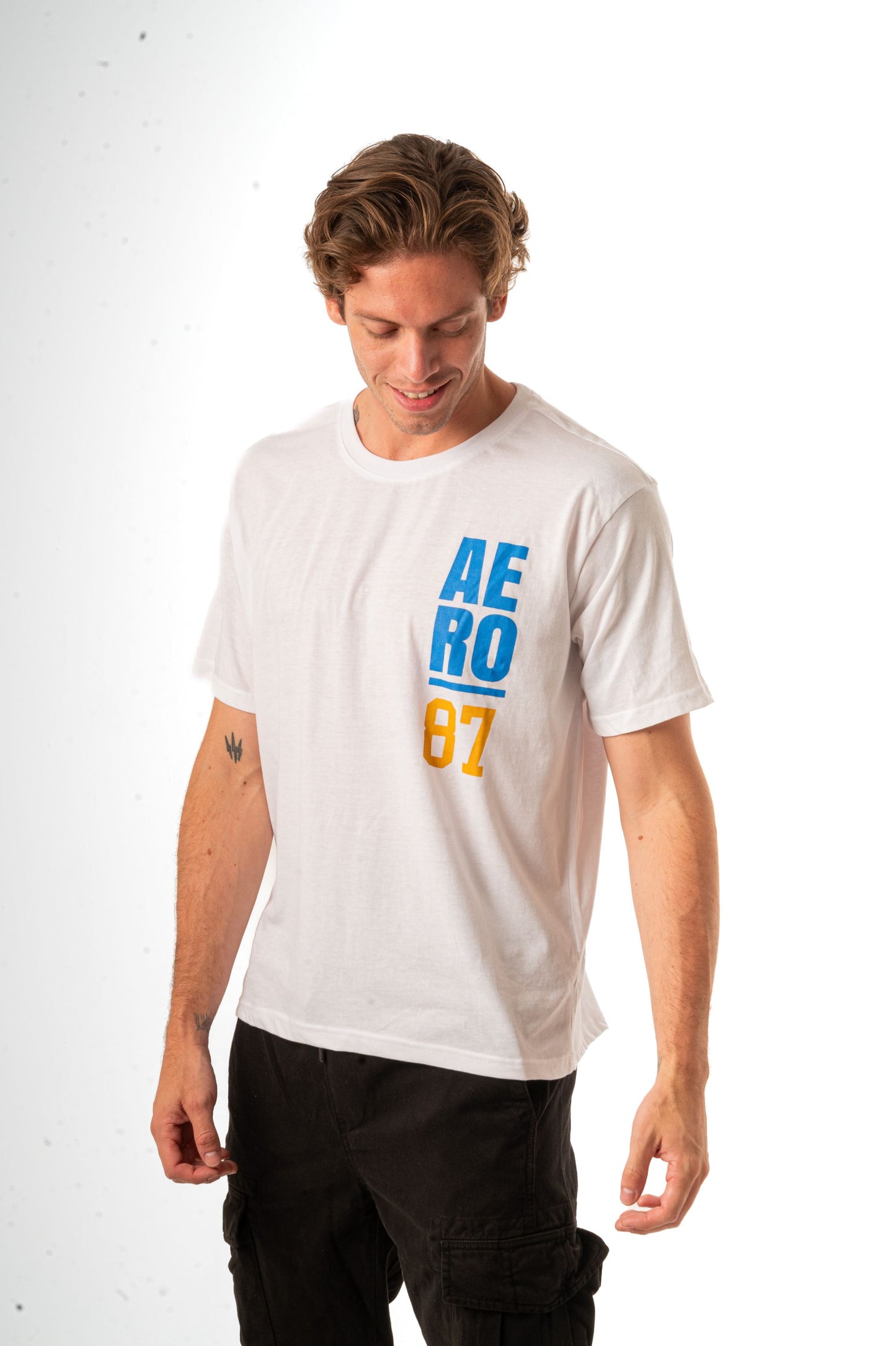 STACKED AERO LOGO PRINT GRAPHIC TEE-WHITE