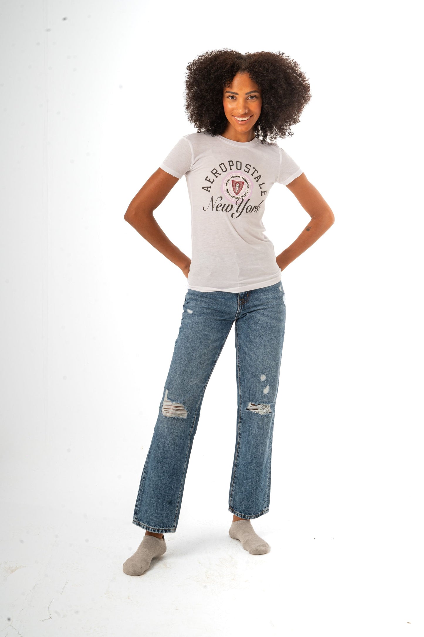 AEROPOSTALE BOROUGHS CREST TWILL APPLIQUÃ‰ GRAPHIC TEE-WHITE